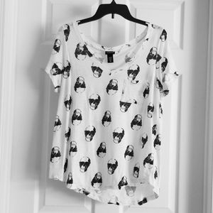 Skull print pocket vneck tee